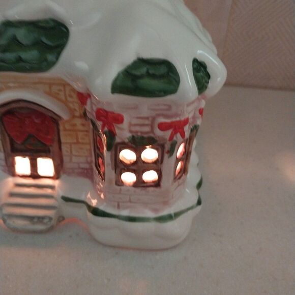 Vintage 80's Christmas Around The World Lighted Snowhouse House Of Lloyd Decor - Picture 4 of 16